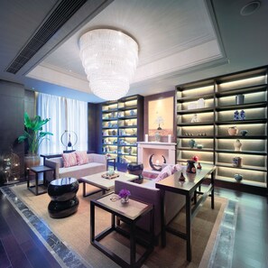 Lobby sitting area - The Qube Hotel Shanghai Xinqiao (Shanghai)