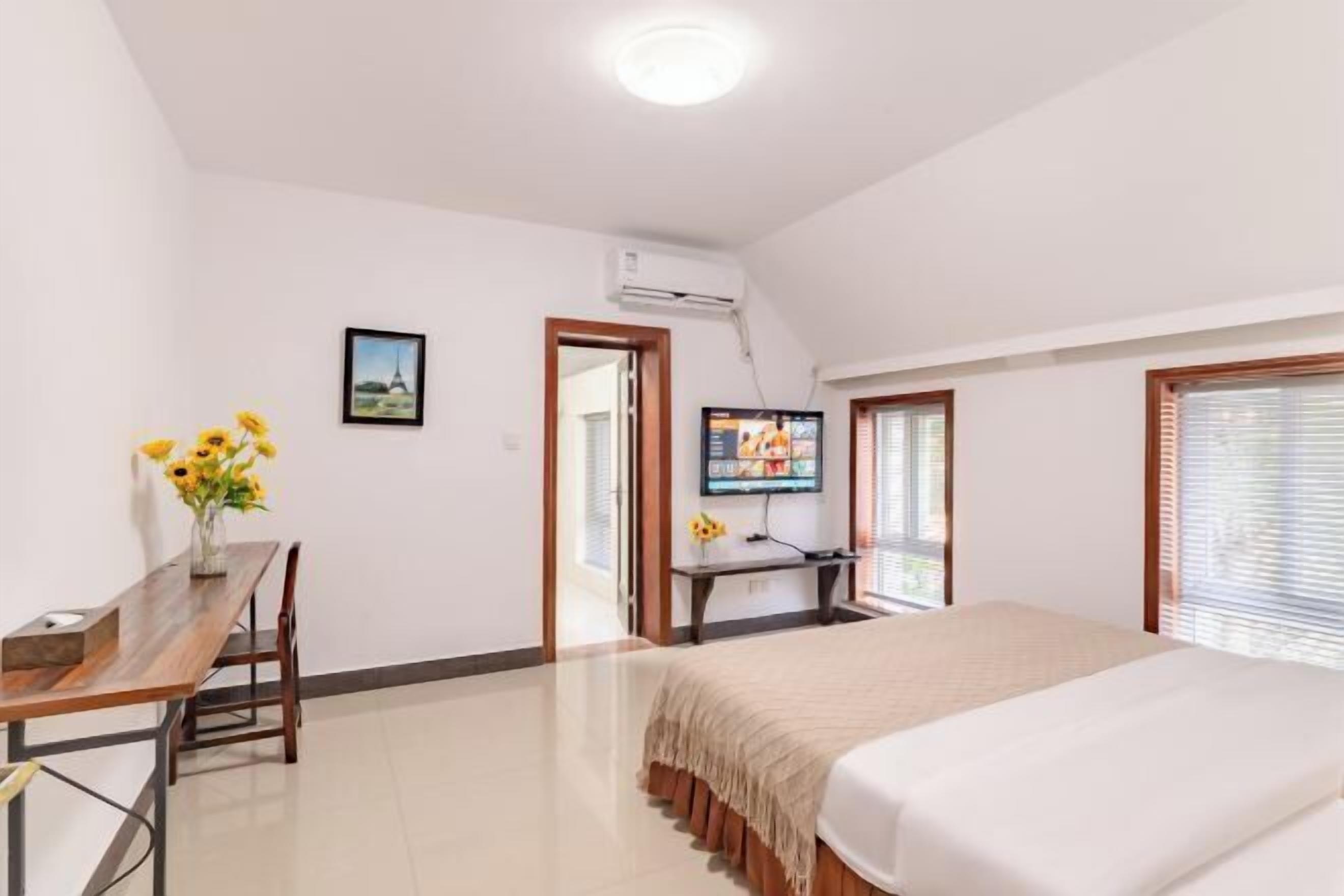 書桌、免費有線上網