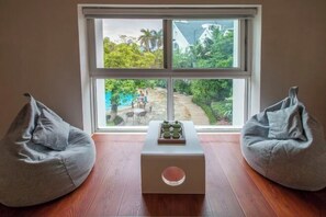 Schreibtisch, kostenloses Internet per Kabel