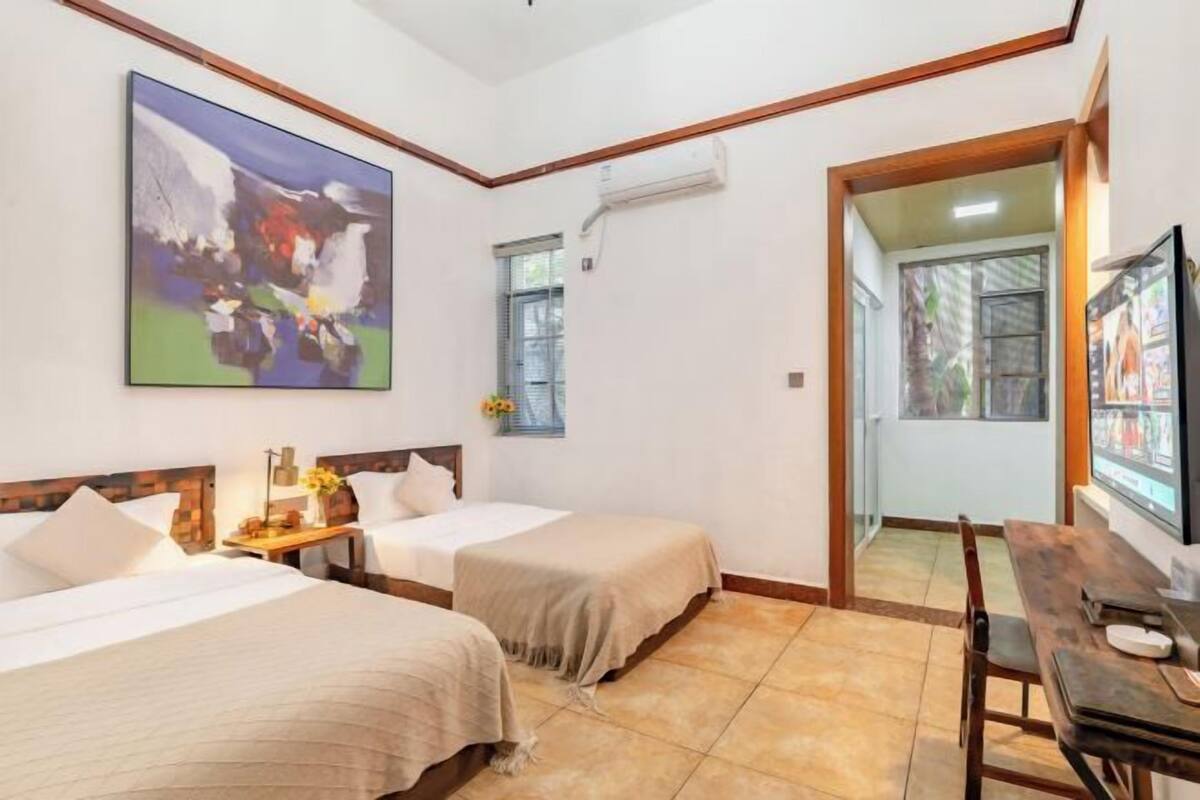 Desk, free wired internet