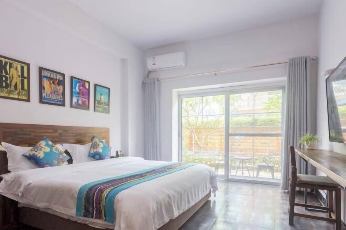 Desk, free wired internet