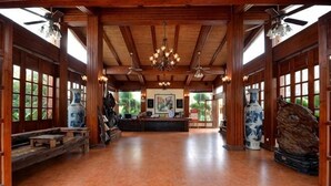 A spacious lobby with wooden beams, a reception desk, and large windows. - Sufubi Gallery Hotel (Beihai)