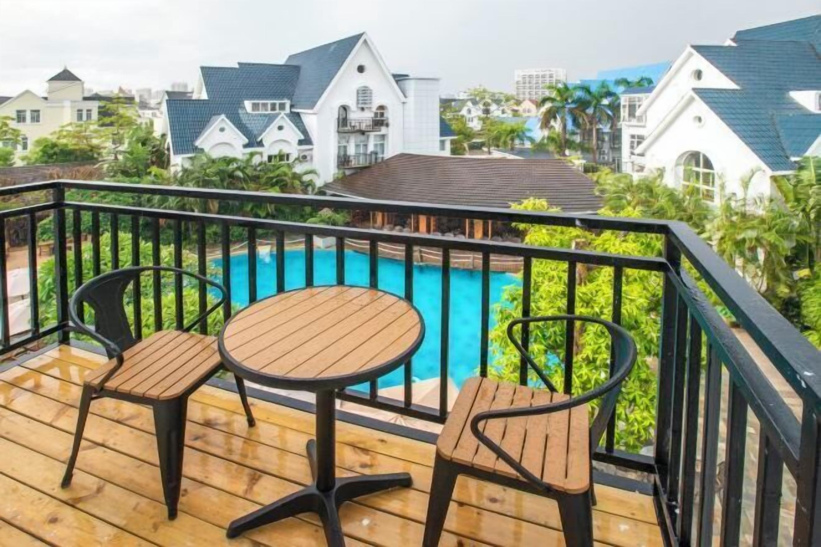 Desk, free wired Internet