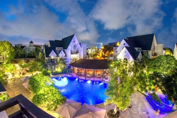 Kolam renang outdoor