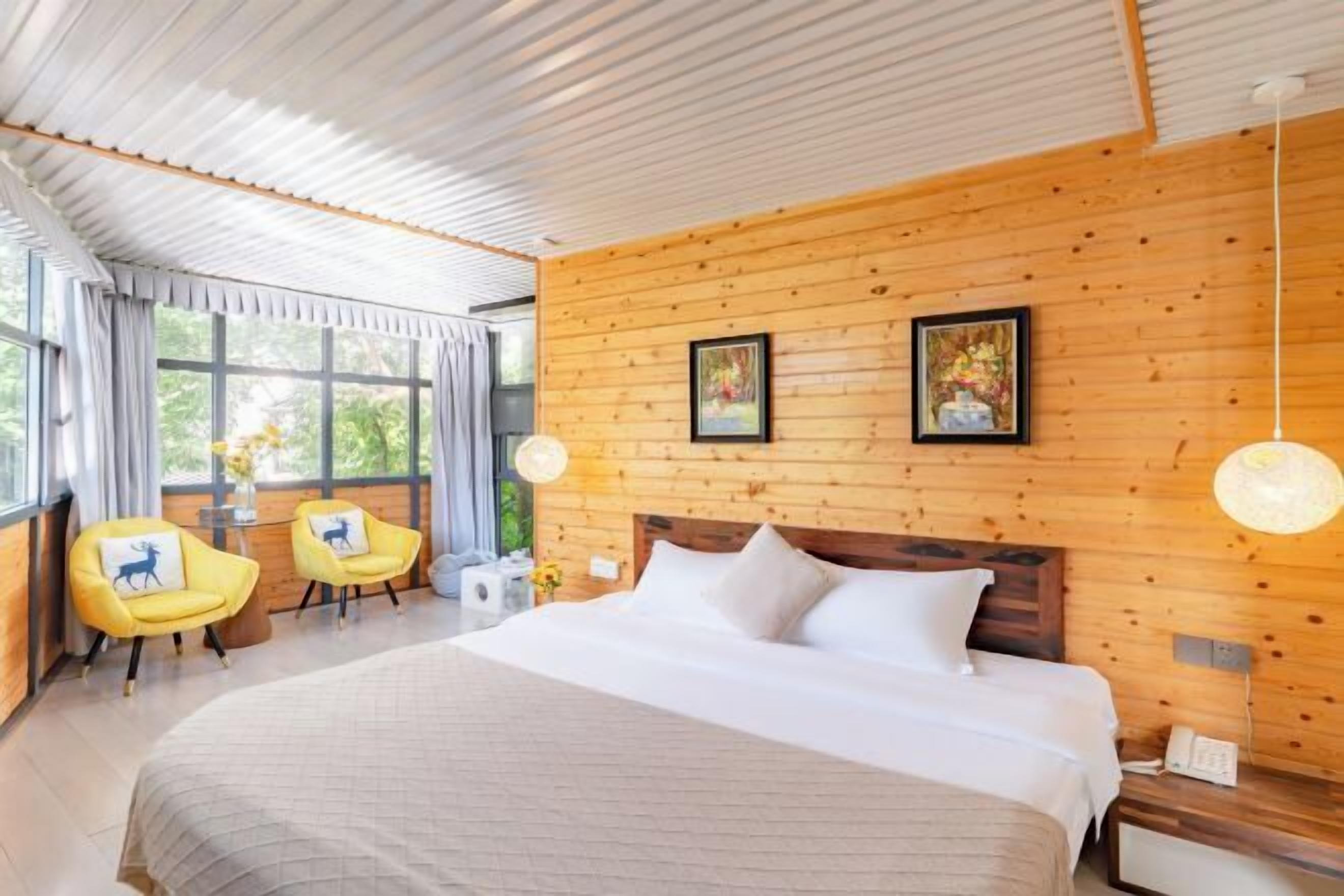 Desk, free wired internet