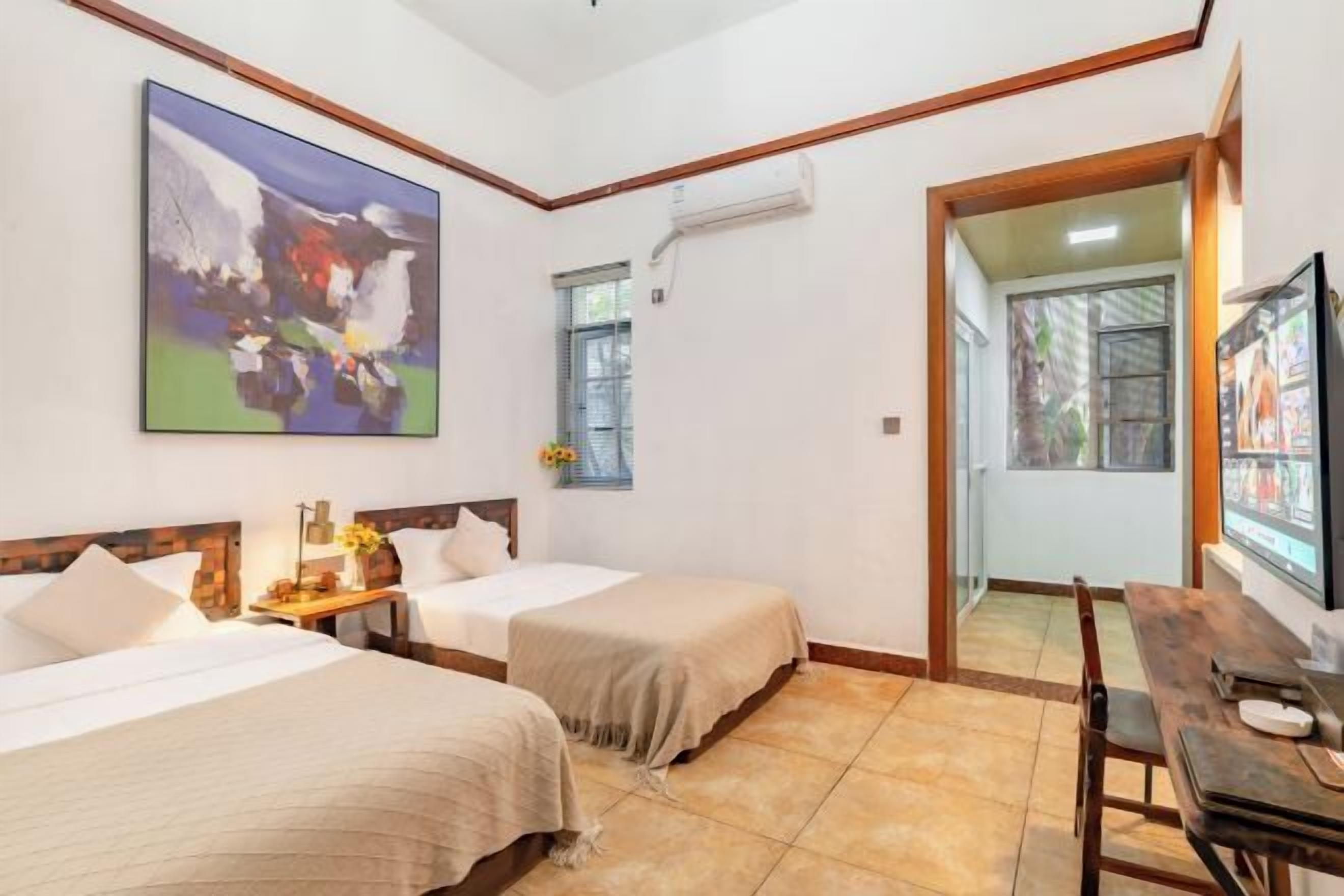 Desk, free wired Internet