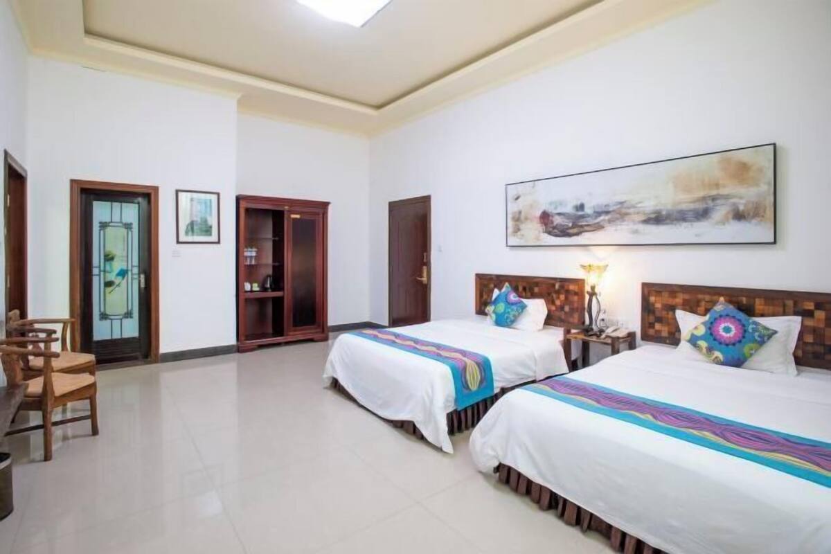 Desk, free wired Internet