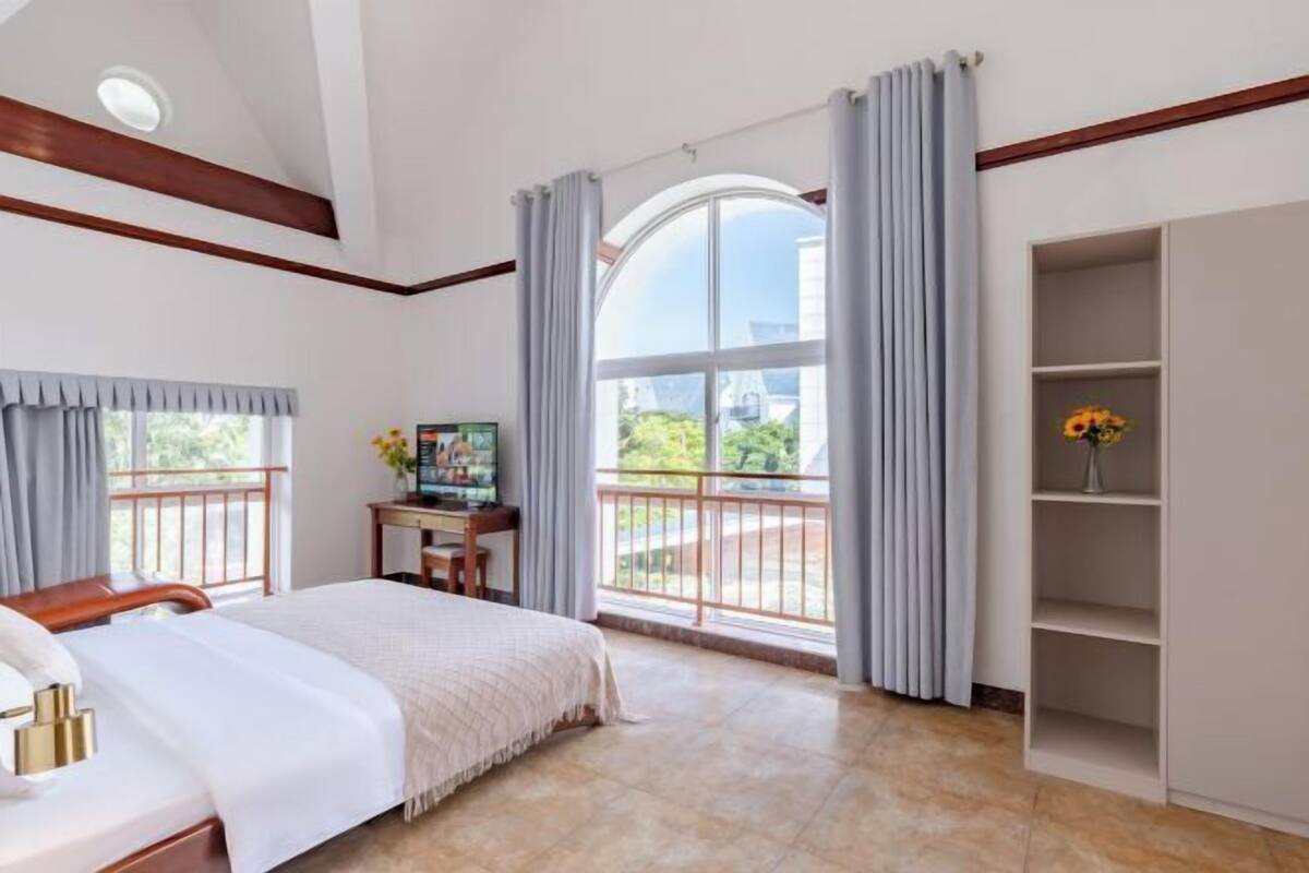 Desk, free wired internet