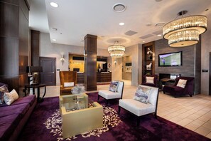 Lobby - Ambassador Hotel Wichita, Autograph Collection (Wichita)