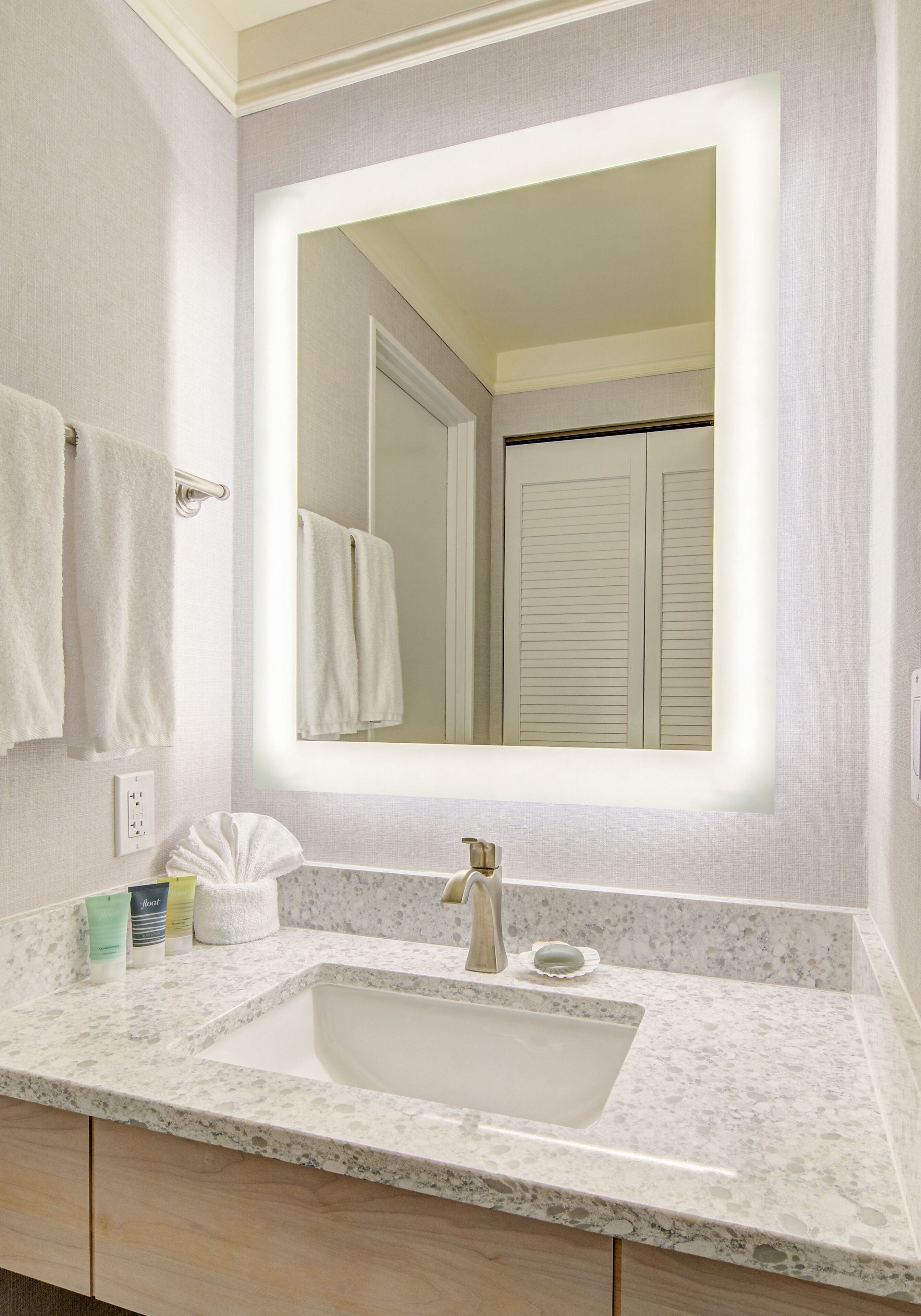 combined shower/bathtub, free toiletries, hair dryer, towels