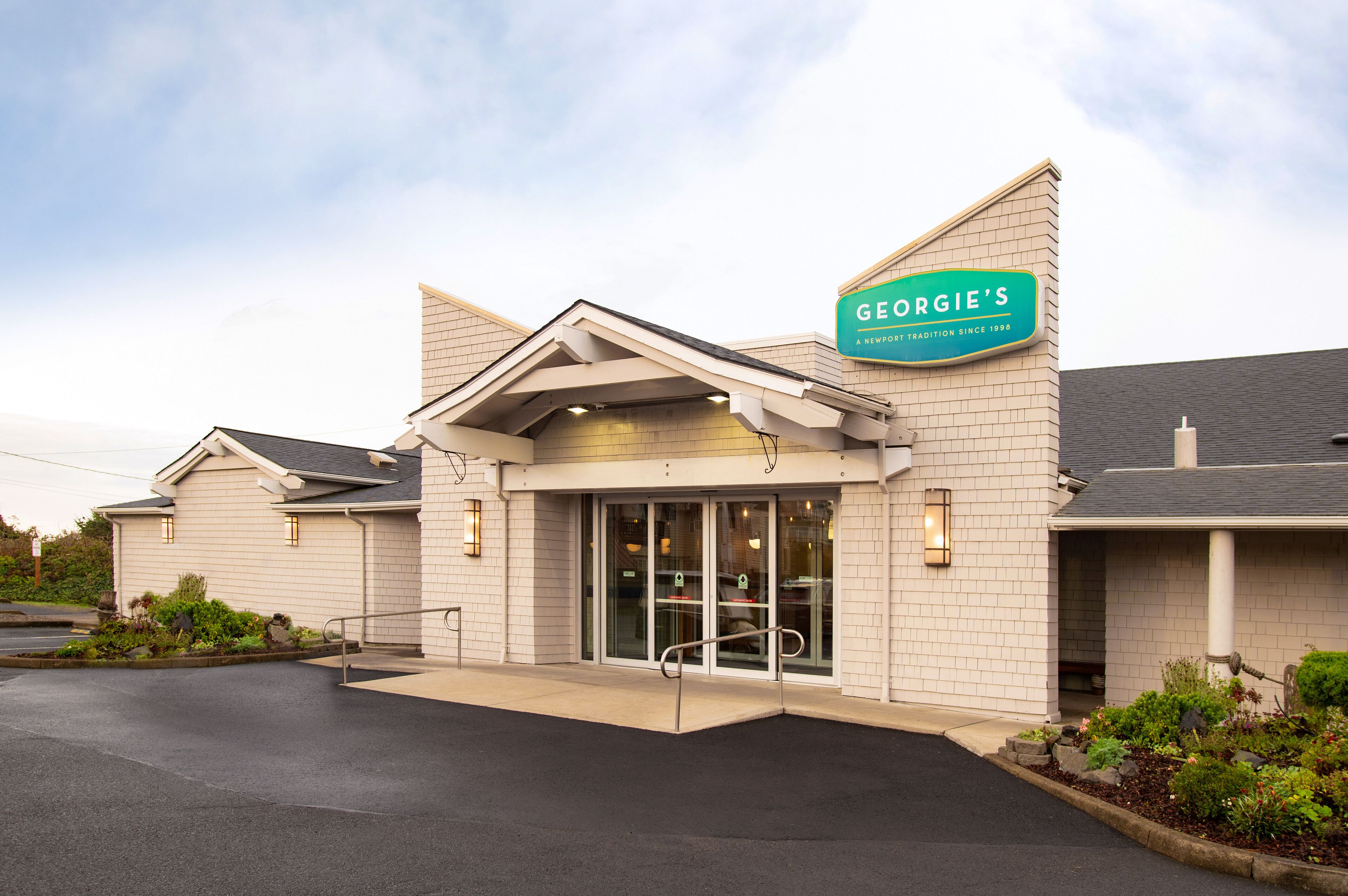 breakfast, lunch, dinner served; sea views