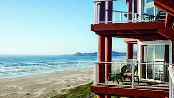 Limited Edition King Spa Top Floor Balcony (No Pets Allowed) | Vistas desde el alojamiento