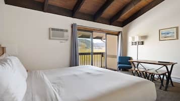 Superior Suite, 1 King Bed, Kitchenette