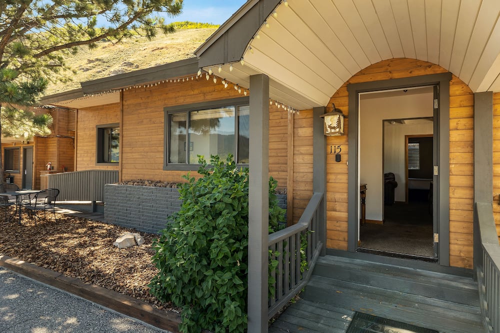 Elk Refuge Inn
