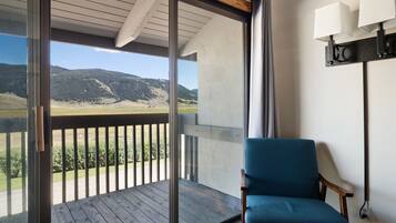 Large Deluxe, Balcony, Kitchenette, 2 Queen | Utsikt frÄn rummet