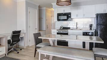 Oceanfront 1 Bdrm W/Kitchen Non Pet with King/Queen Sico Bed | Restauration dans la chambre