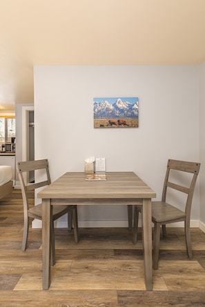 Chambre Deluxe, 2 grands lits | Coin séjour