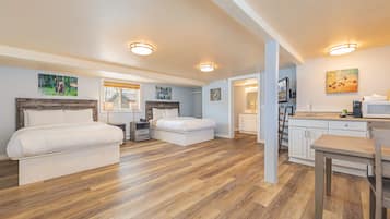 Familienzimmer, 2 Queen-Betten | BĂŒgeleisen/BĂŒgelbrett, kostenloses WLAN, BettwĂ€sche