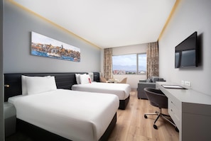 Seprai premium, minibar, brankas, dan didekorasi berbeda-beda