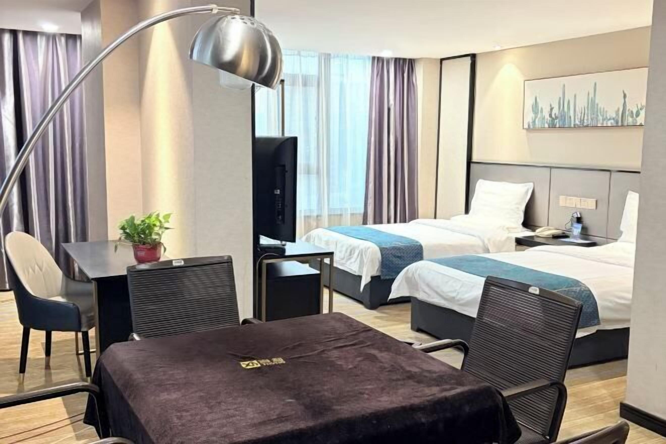 Minibar, in-room safe, iron/ironing board, Internet