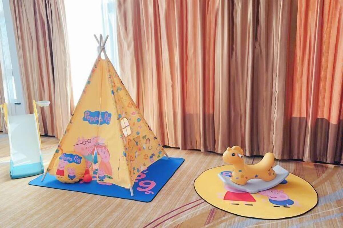 Minibar, in-room safe, iron/ironing board, Internet