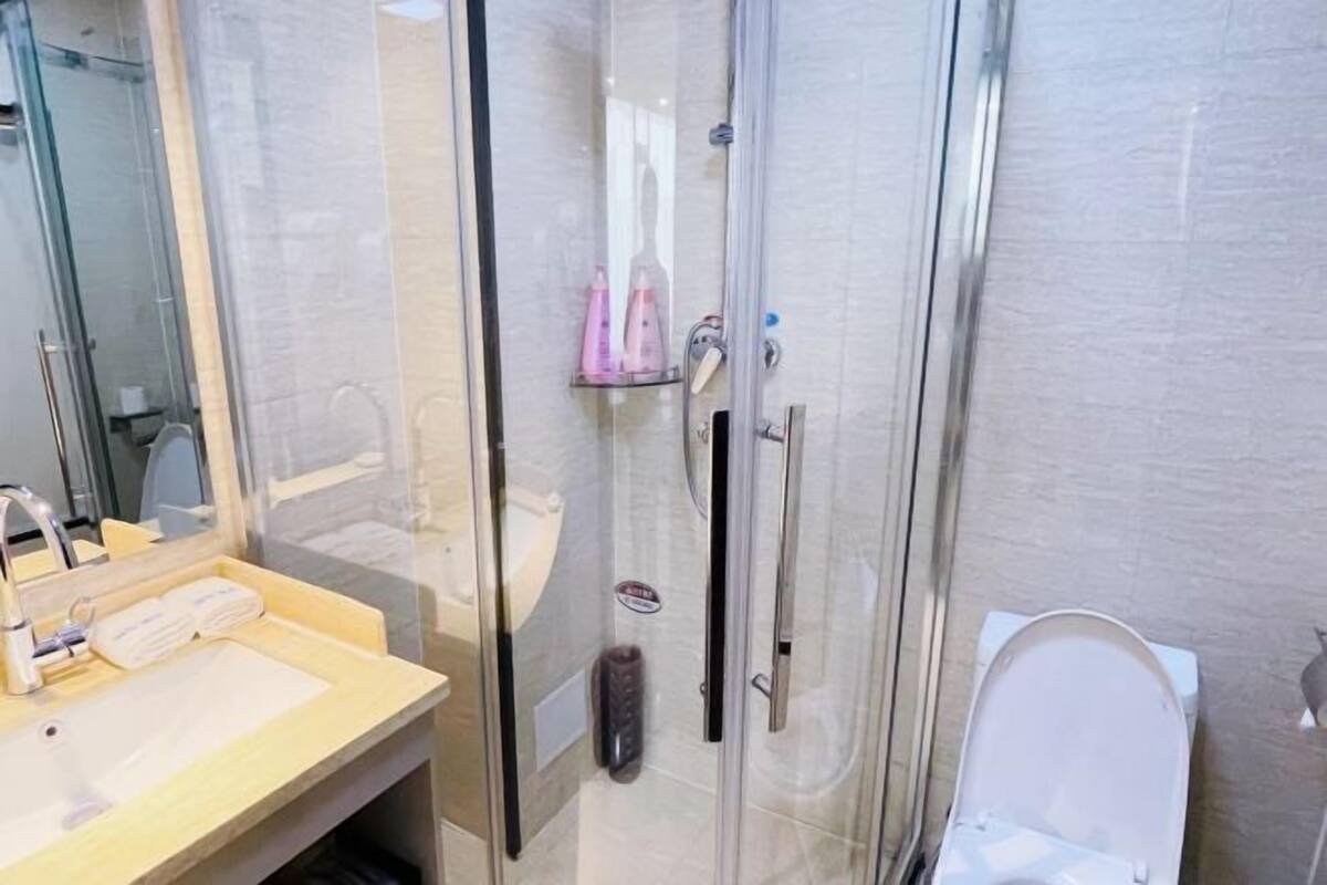 Minibar, in-room safe, iron/ironing board, Internet