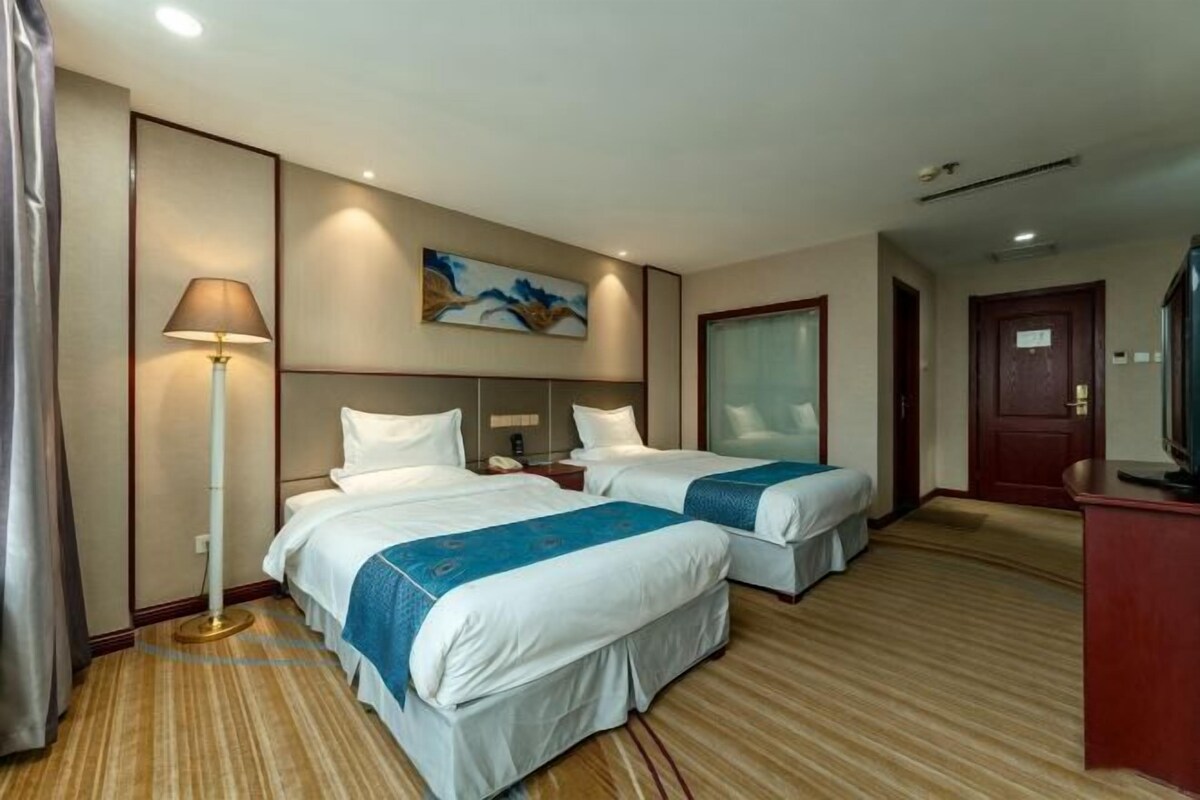 Minibar, in-room safe, iron/ironing board, high-speed internet