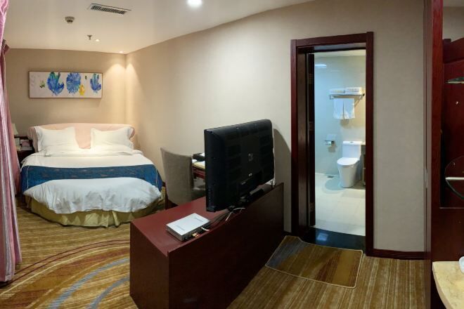 Minibar, Zimmersafe, Bügeleisen/Bügelbrett, Internetzugang