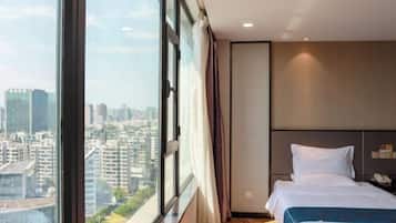 Minibar, in-room safe, iron/ironing board, Internet