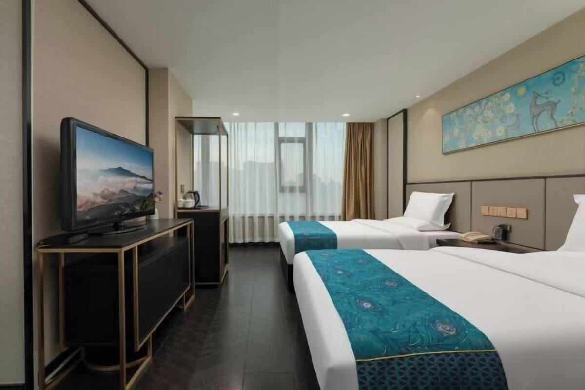 Minibar y caja de seguridad en la habitación