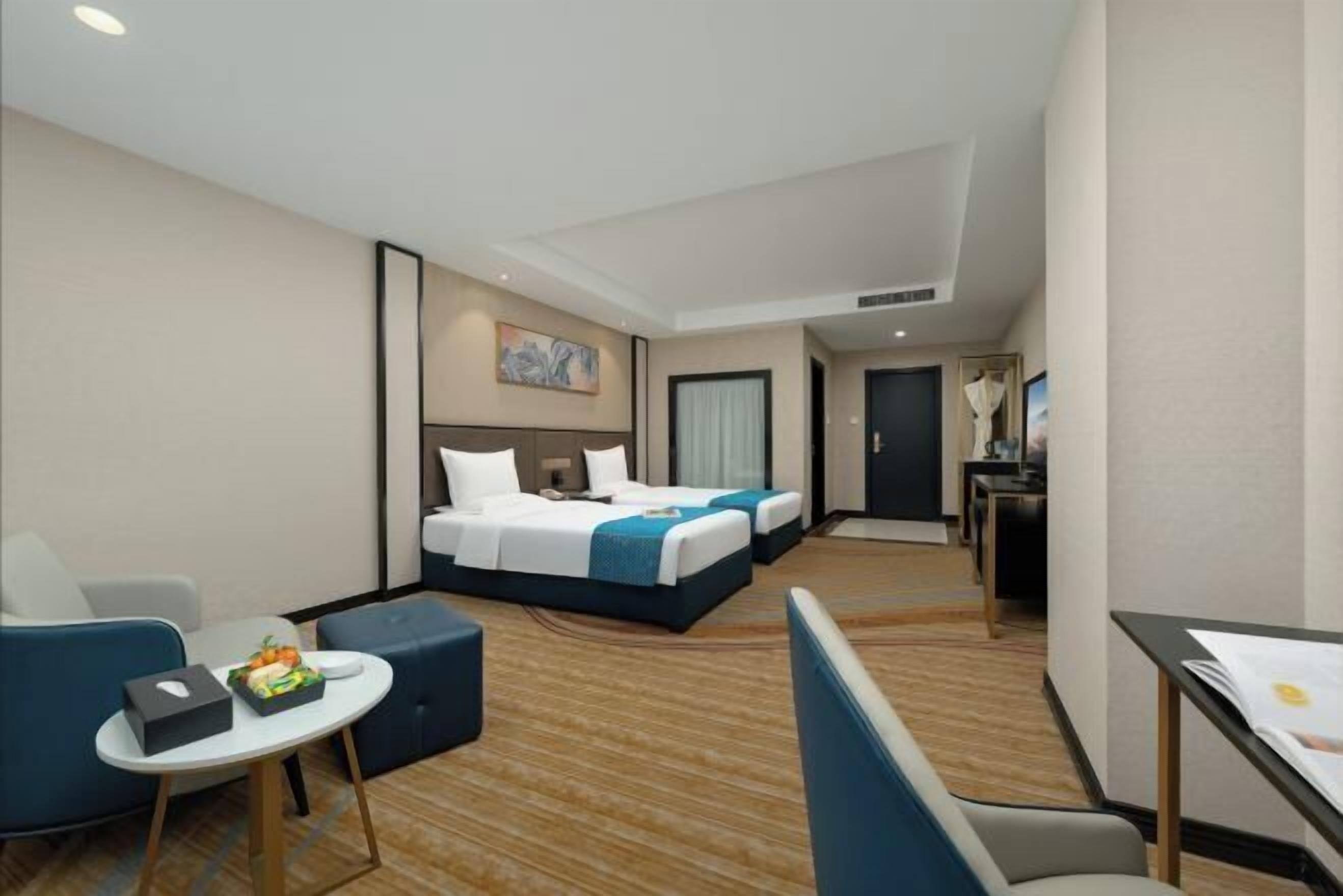 Minibar, in-room safe, iron/ironing board, Internet