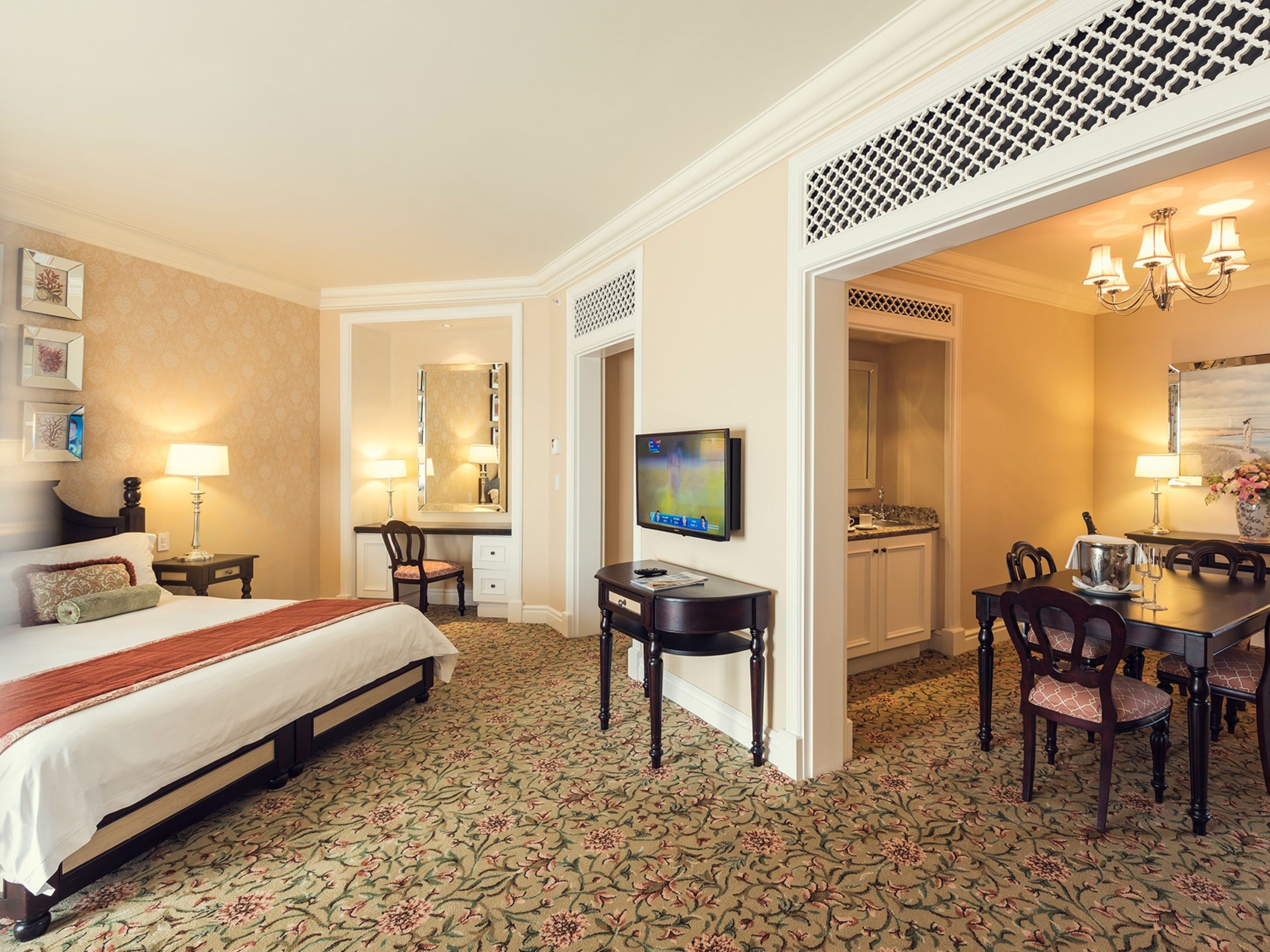 luxury suite | minibar, in-room safe, desk, blackout curtains