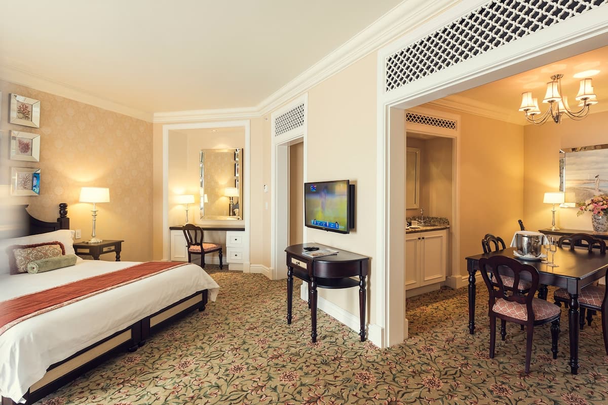 luxury suite | minibar, in-room safe, desk, blackout curtains