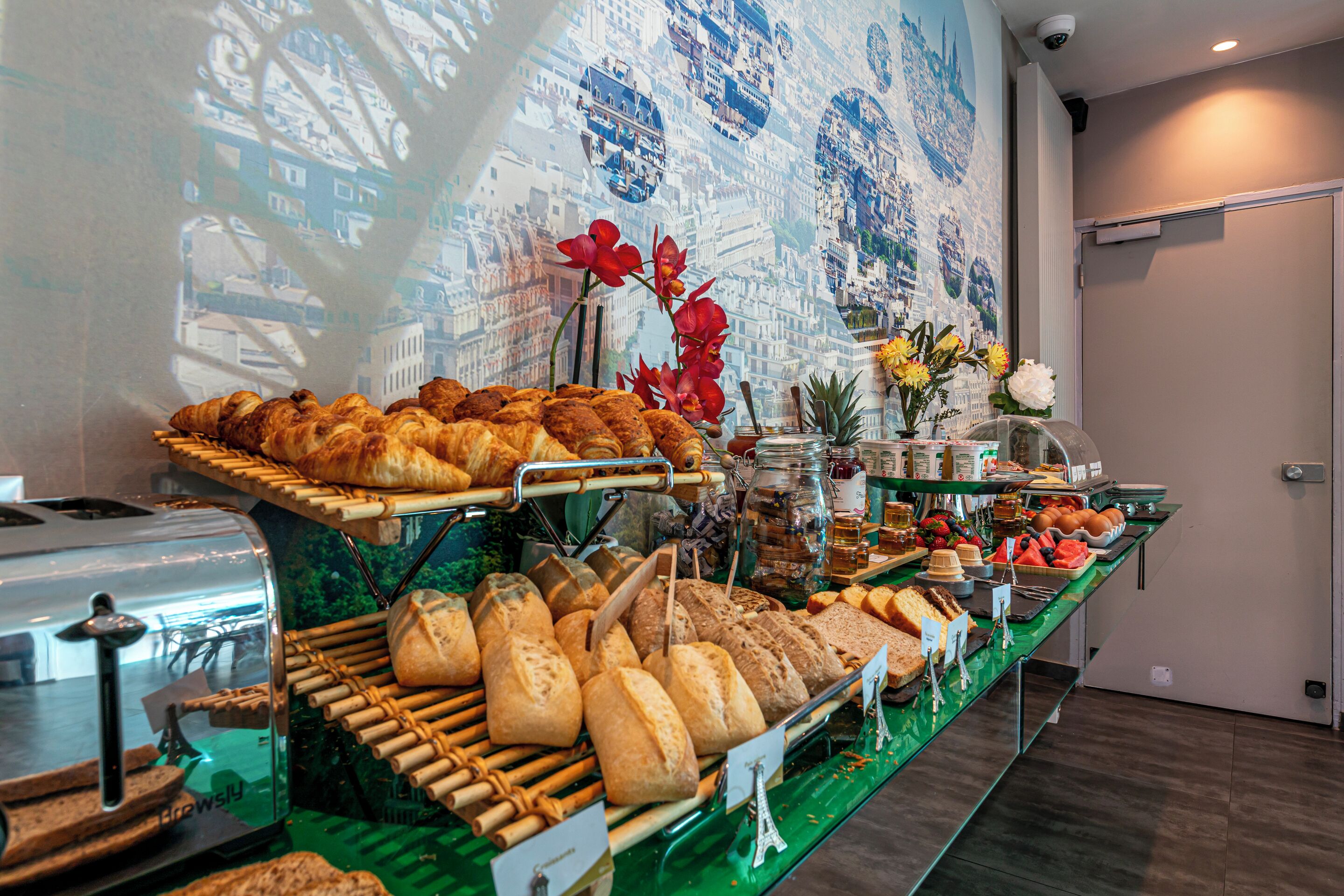 Petit déjeuner buffet servi tous les jours en supplément