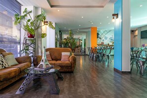 Área de estar no saguão