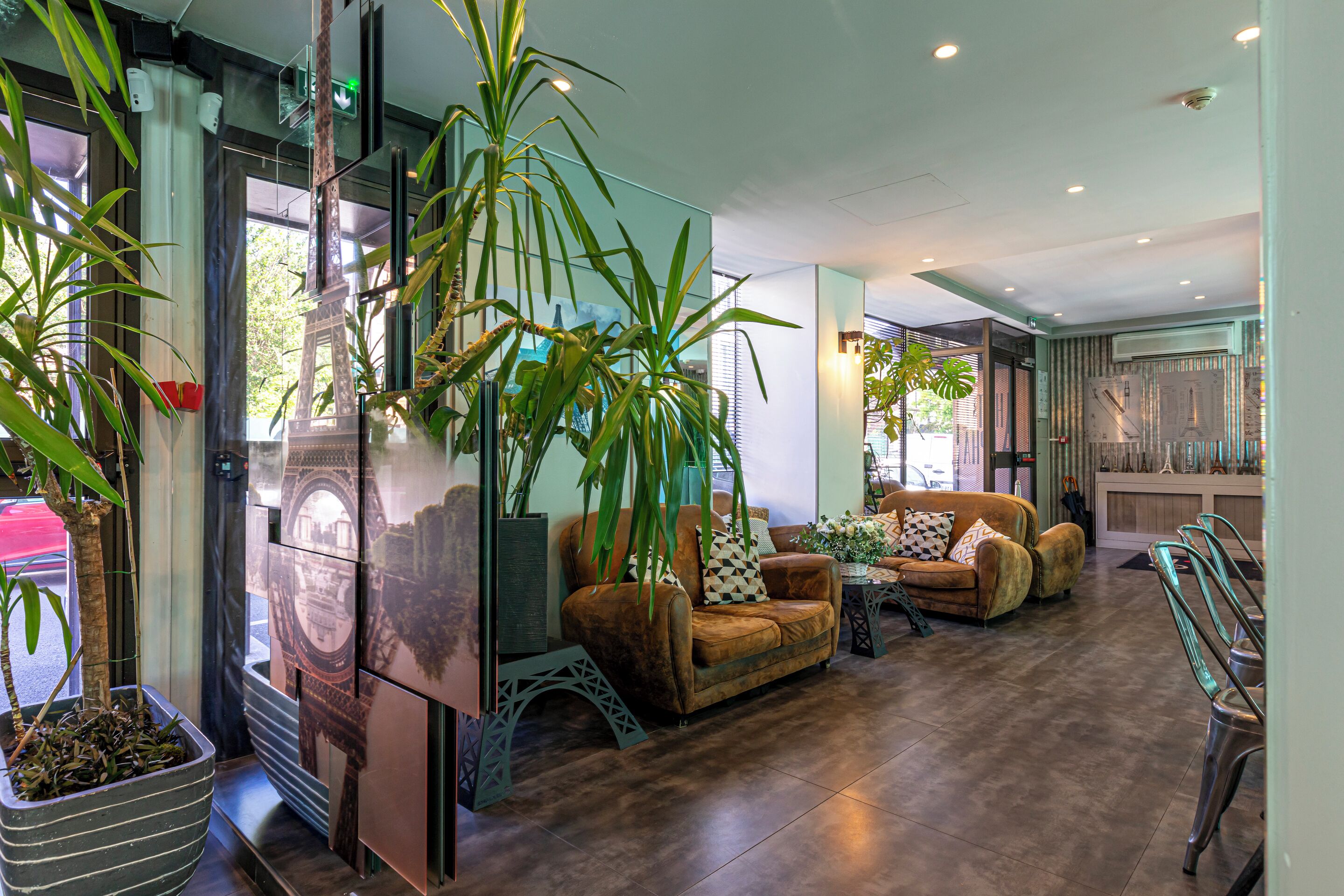 Coin salon dans le hall