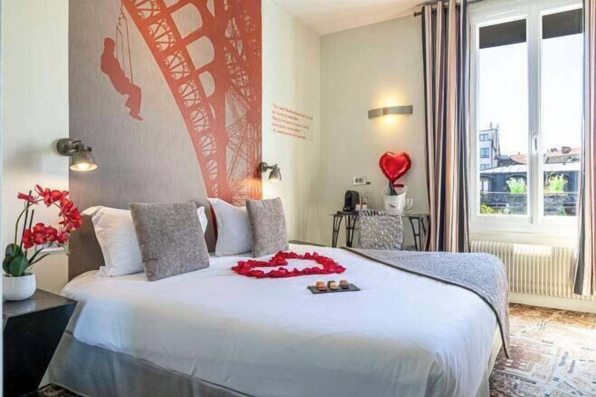 Premium bedding, in-room safe, desk, soundproofing