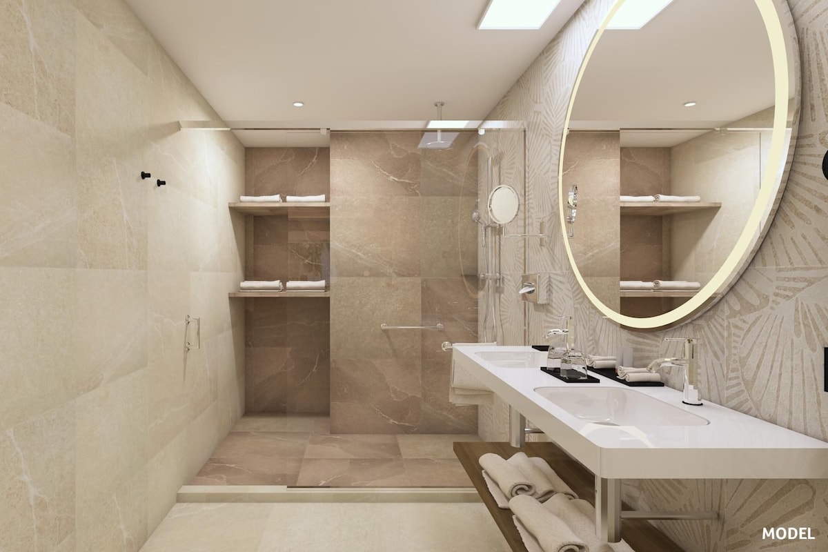 Bathroom | Combined shower/tub, eco-friendly toiletries, hair dryer, towels