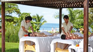 A massage parlor with two massage tables and a wooden pergola. - Hotel Riu Palace Costa Rica - All Inclusive (Sardinal)