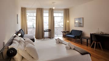Deluxe Room, City View | Hypo-allergenic bedding, individually decorated, individually furnished
