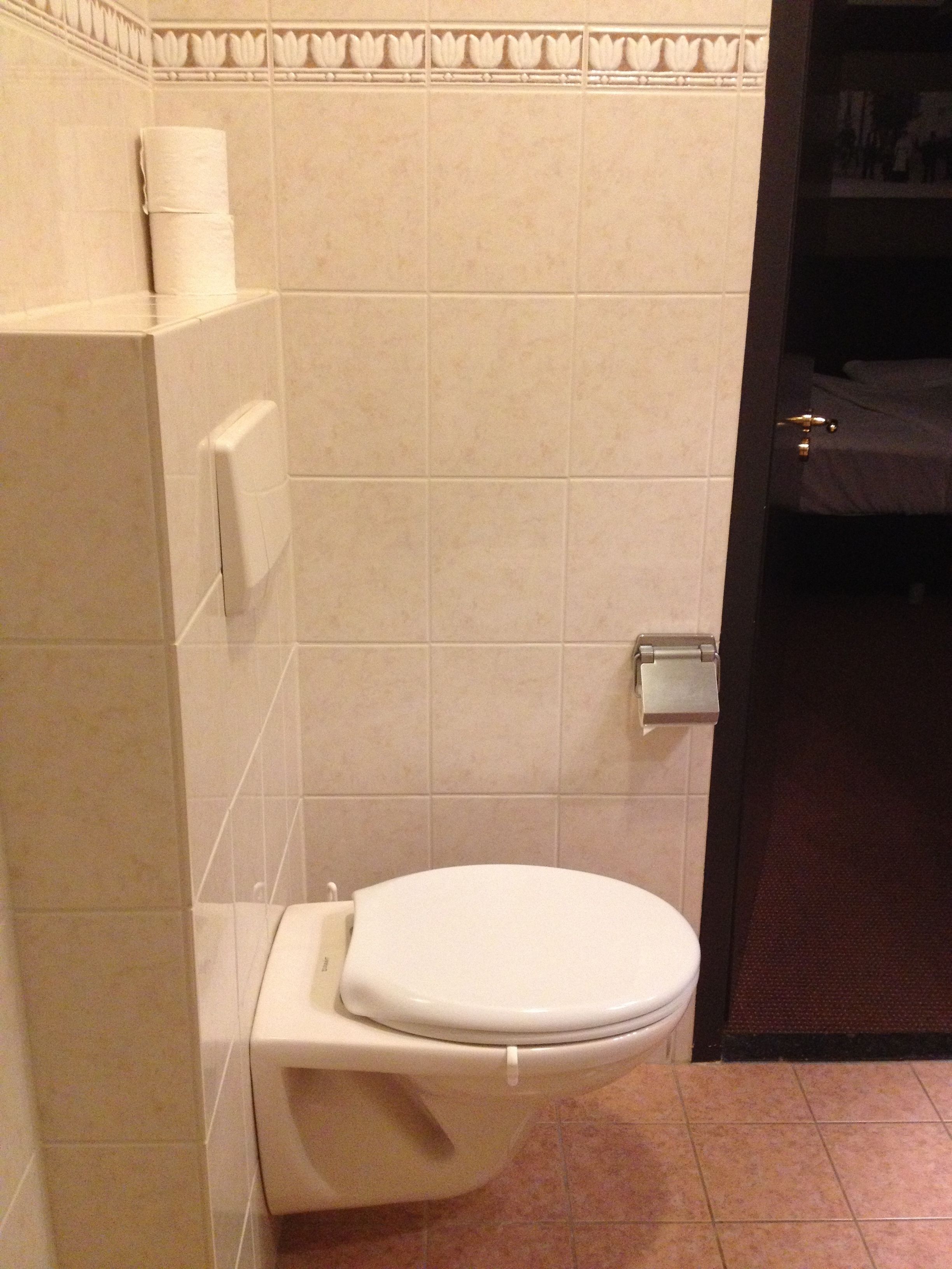 double room | bathroom | combined shower/bathtub, free toiletries, hair dryer, towels