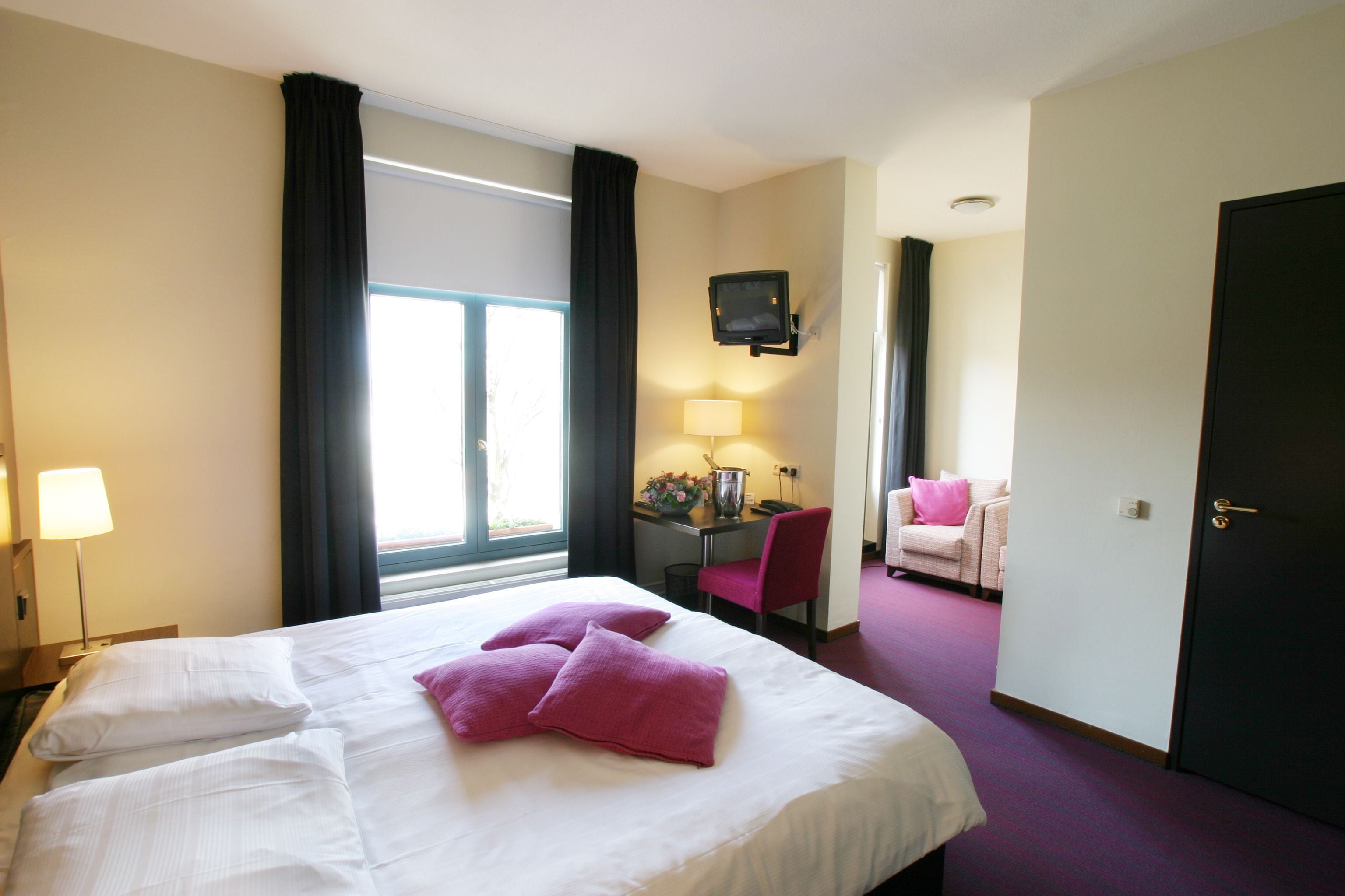 suite | in-room safe, desk, blackout curtains, free cots/infant beds