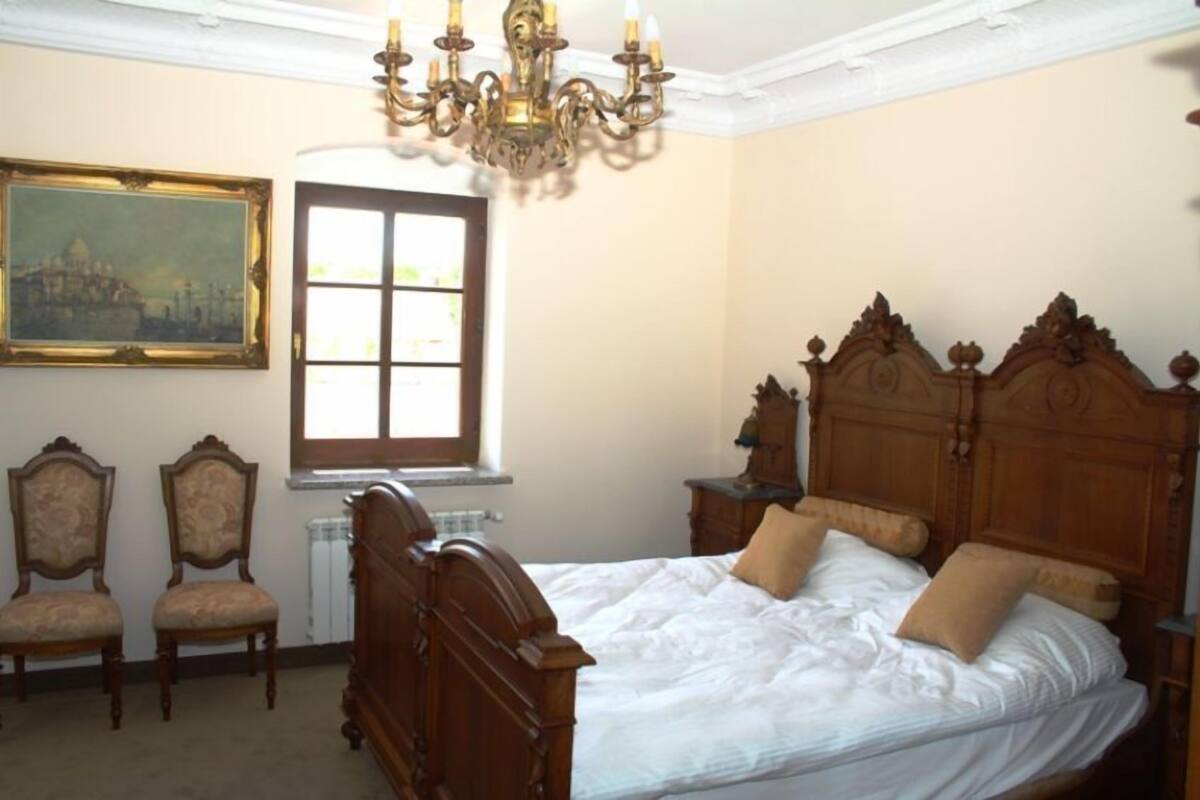 In-room safe, iron/ironing board (on request), free WiFi, bed sheets