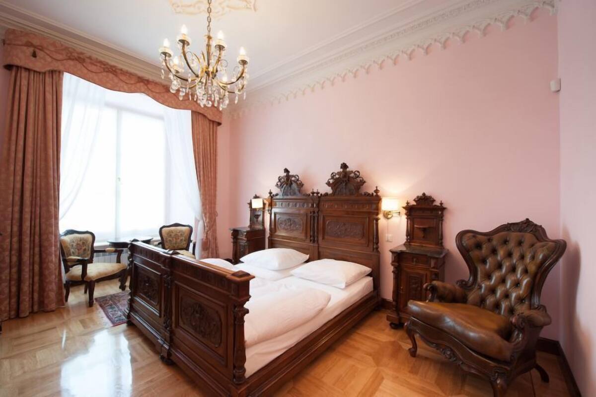 Standard Double or Twin Room | In-room safe, iron/ironing board (on request), free WiFi, bed sheets