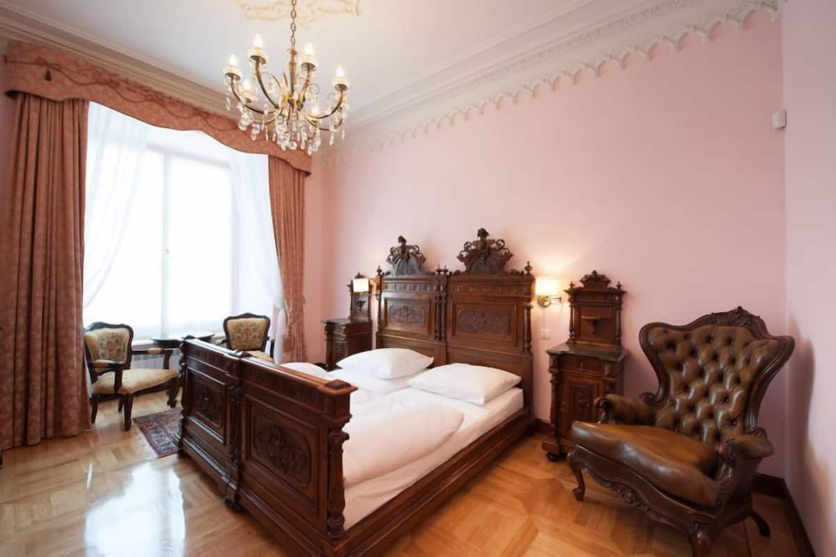 Standaard kamer, 1 twee- of 2 eenpersoonsbedden | Een kluis op de kamer, een strijkplank/strijkijzer, gratis wifi