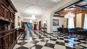 Lobby sitting area - Palac Sulislaw Hotel & Spa (Grodkow)