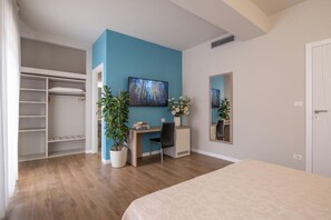 Double Room | Frette Italian sheets, pillowtop beds, desk, iron/ironing board - Bed & Breakfast Accademia (Verona)