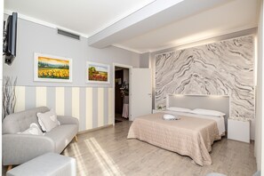 Double Room | Frette Italian sheets, pillow-top beds, desk, iron/ironing board