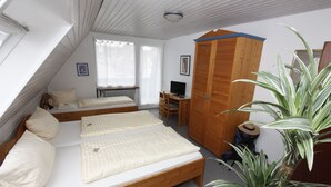 Hypo-allergenic bedding available, desk, cribs (surcharge) - Gasthaus Hotel Rebstock (Malterdingen)