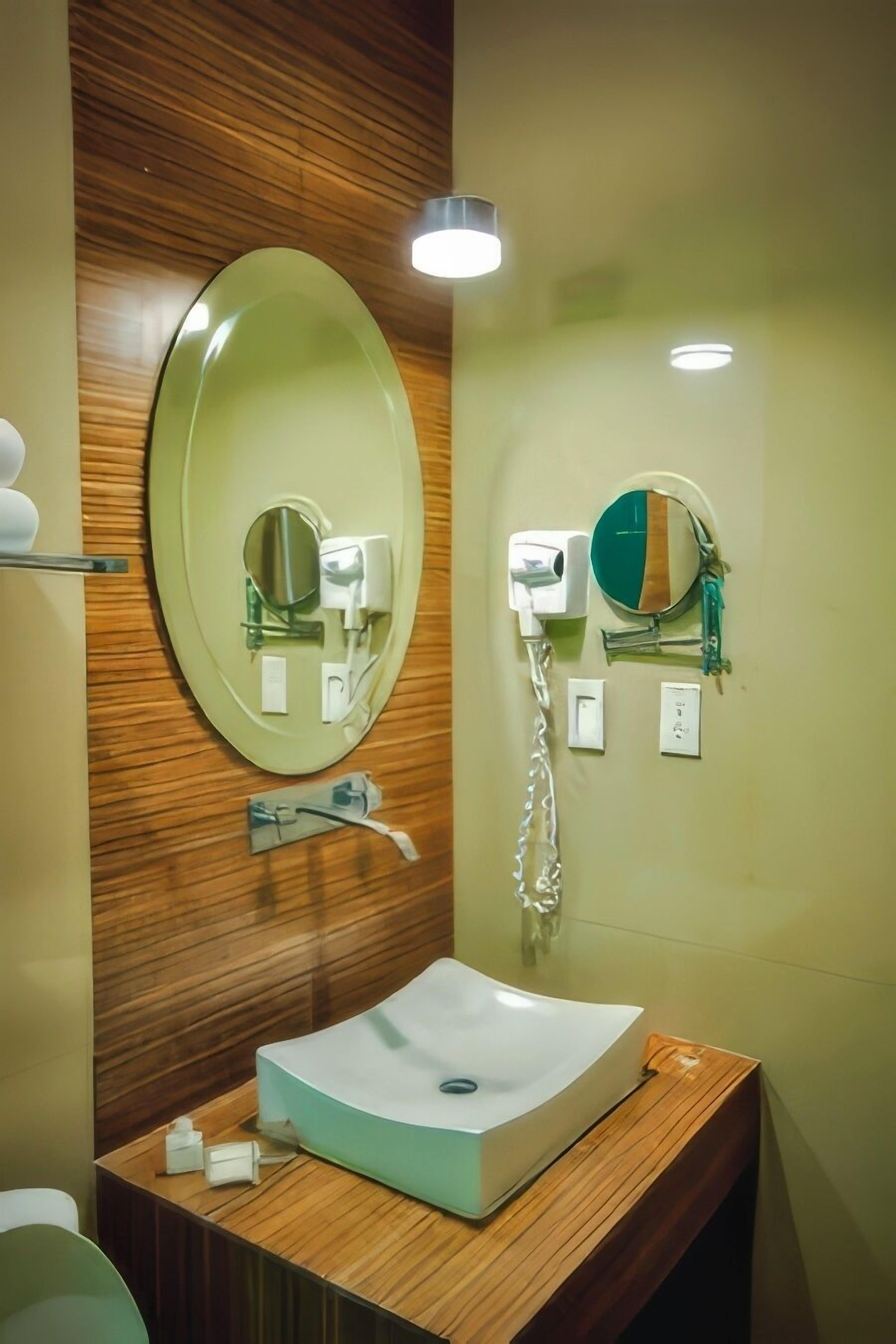 standard room | bathroom | shower, rainfall showerhead, free toiletries, towels